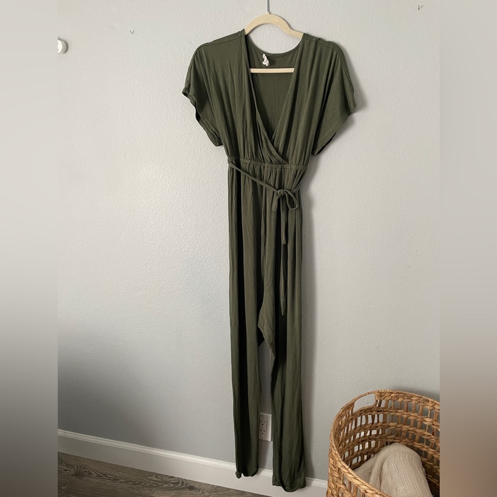 Ingrid & Isabel Everywear Short Sleeve Jumpsuit - Medium/Olive